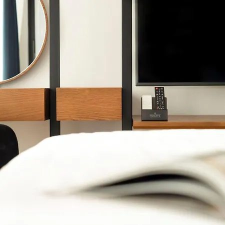 Moncafe Boutique & Tirana