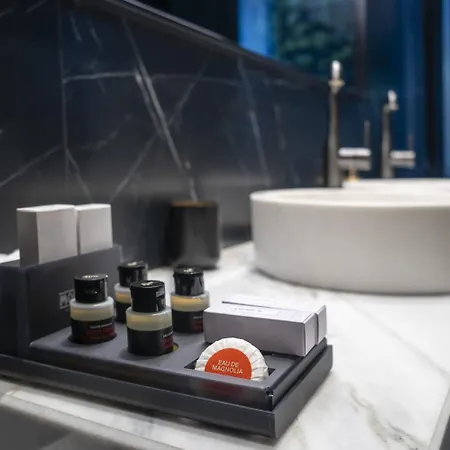 Moncafe Boutique & Tirana