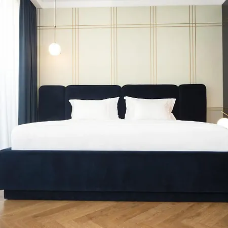 Moncafe Boutique & Tirana