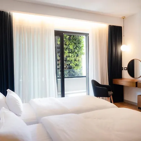 Moncafe Boutique & 4*