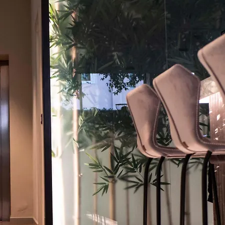 Moncafe Boutique & 4*