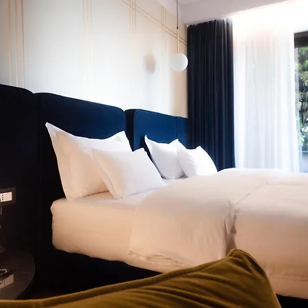 Moncafe Boutique & 4* Tirana