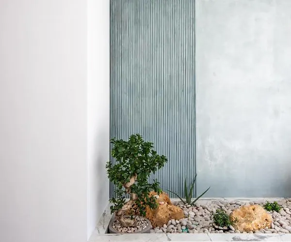 מלון Moncafe Boutique &