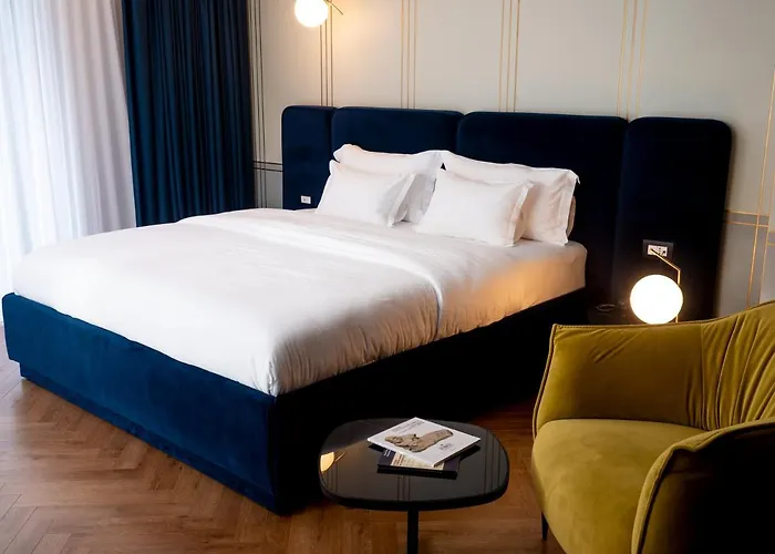 Hotel Gondola & Tirana