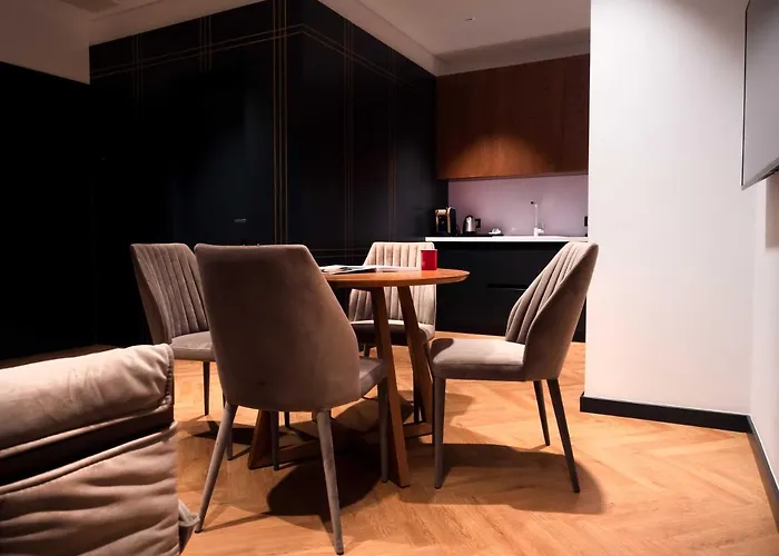 Hotel Gondola & Tirana