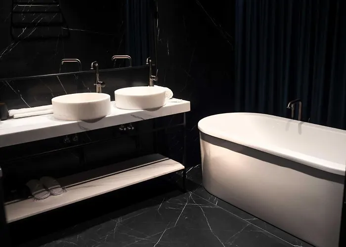 Moncafe Boutique & 4*