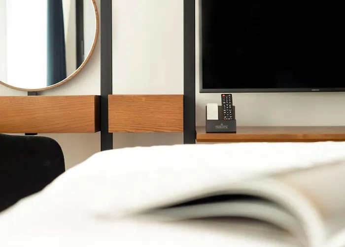 Moncafe Boutique & טיראנה