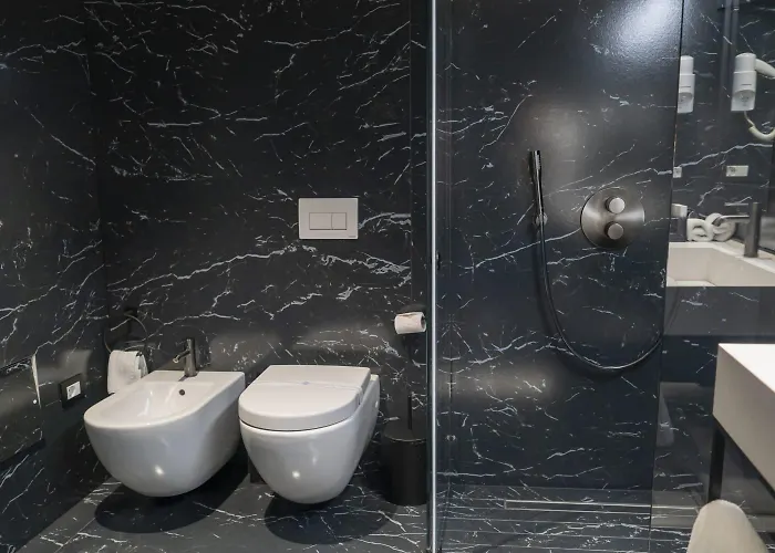 מלון Moncafe Boutique &