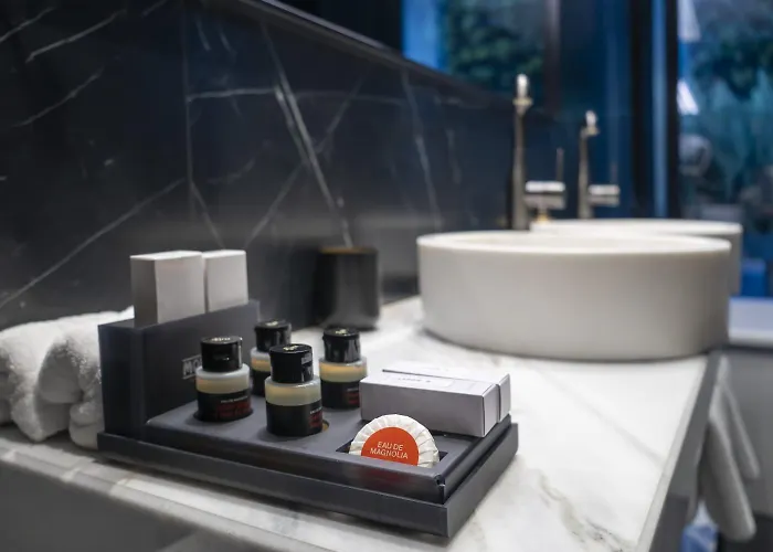 Moncafe Boutique & טיראנה