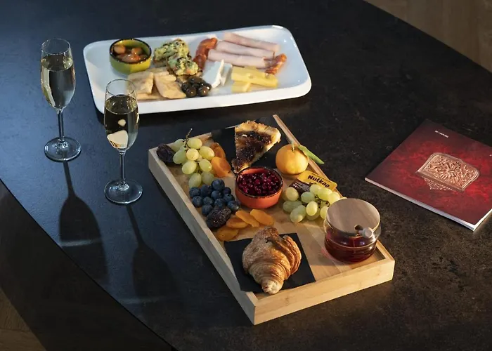 Moncafe Boutique & מלון טיראנה