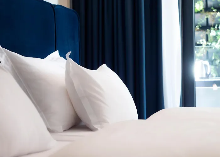 Moncafe Boutique & טיראנה