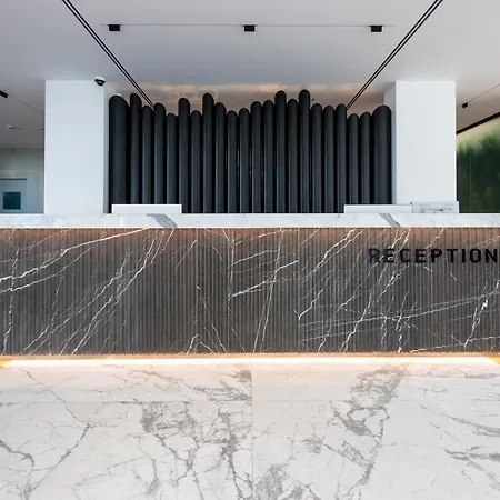 Moncafe Boutique & 地拉那