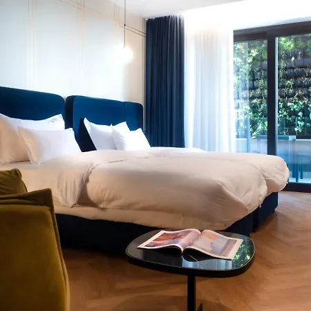 Moncafe Boutique & 4*