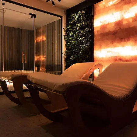 Moncafe Boutique & 4* 地拉那