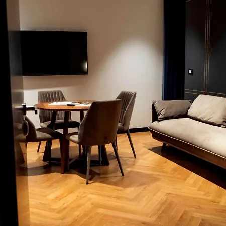 Moncafe Boutique & 4* 地拉那