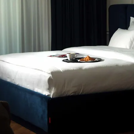 Moncafe Boutique & 4* 地拉那