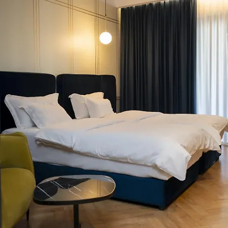 Moncafe Boutique & 地拉那