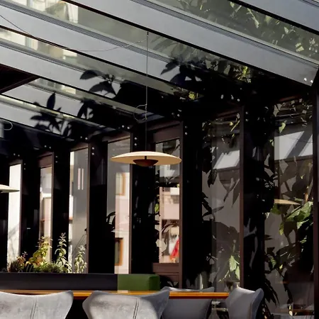 酒店 Moncafe Boutique & 地拉那