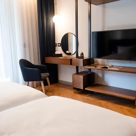 Moncafe Boutique & Hotell 4*