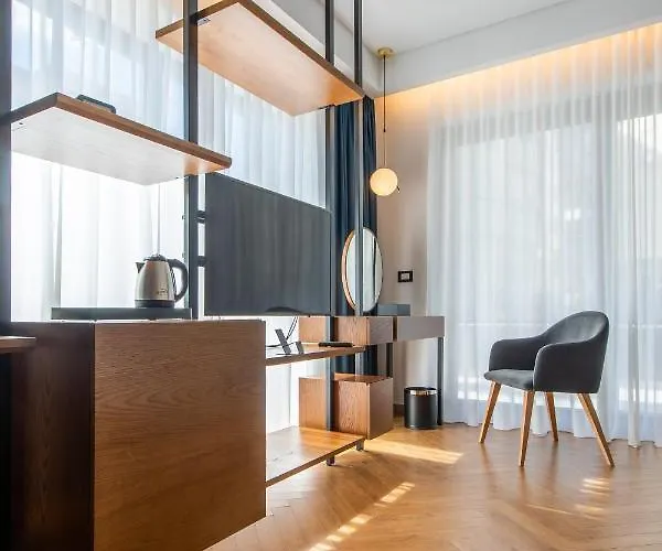 Moncafe Boutique & Отель Тирана