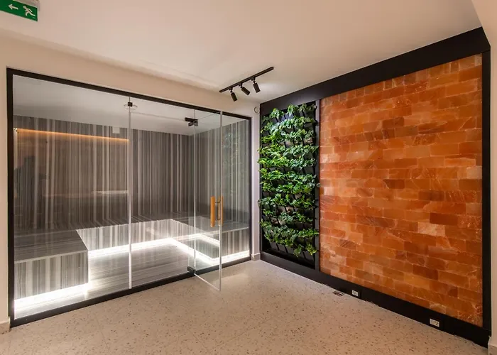 Moncafe Boutique & Тирана