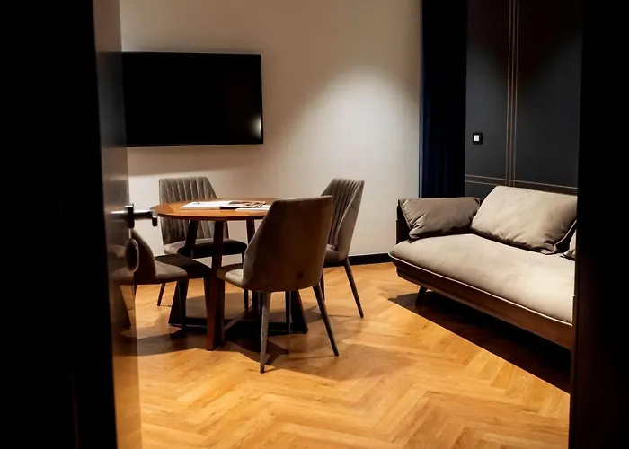 Moncafe Boutique & 4* Тирана