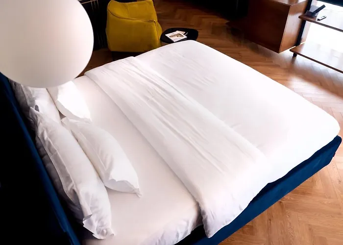 Отель Moncafe Boutique & 4*