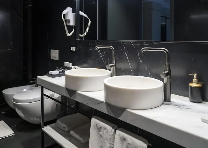 Отель Moncafe Boutique & Тирана