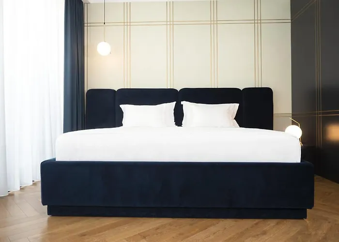 Moncafe Boutique & Тирана