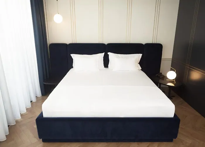 Отель Moncafe Boutique & Тирана