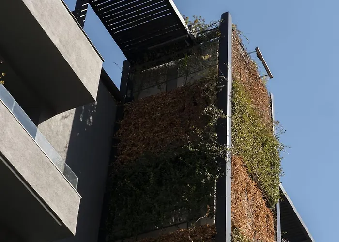 Moncafe Boutique & 4* Тирана