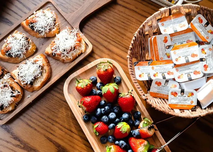 Moncafe Boutique & 4* Тирана